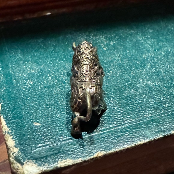 Solid Brass Bull Vintage-style Sculpture Desk Decor - Picture 6 of 8